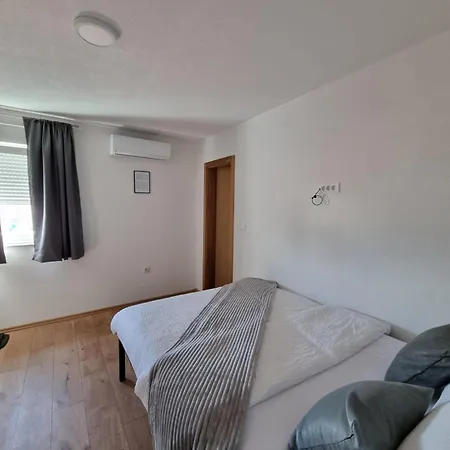 Guest house Sobe *